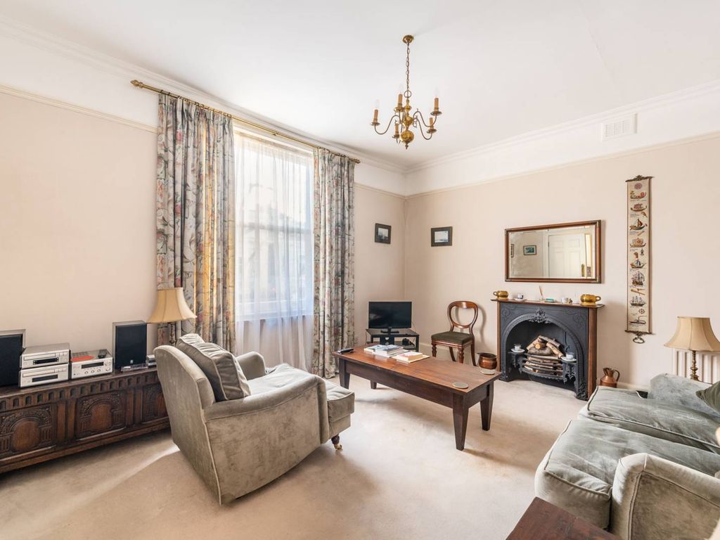1 bed flat for sale in Pembridge Gardens, Notting Hill, London W2, £800,000