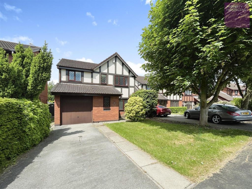 3 bed detached house for sale in Broadwell Drive, Leigh WN7, £334,995