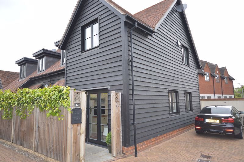 2 bed property to rent in Blue Dragon Yard, Beaconsfield HP9, £2,250 pcm