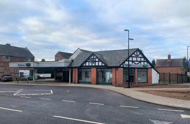 Parking/garage to let in Former Cheapside Garage, Cheapside, Telford, Shropshire TF11, £30,000 pa