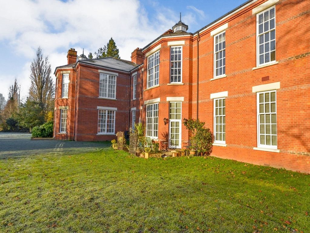 2 bed flat for sale in Beningfield Drive, St. Albans AL2, £539,950