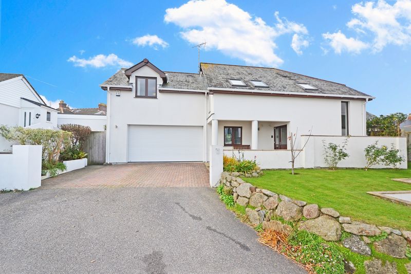 4 bed detached house for sale in Farley Close, Truro TR1, £650,000