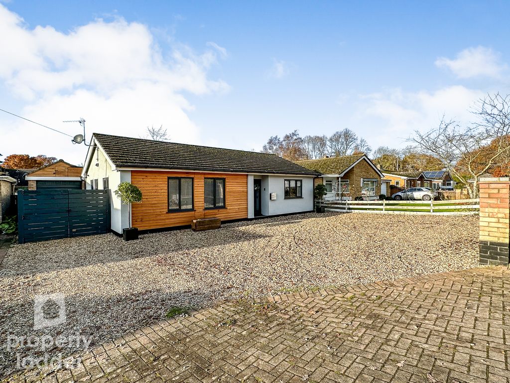 3 bed detached bungalow for sale in Rectory Road, Coltishall, Norwich NR12, £550,000