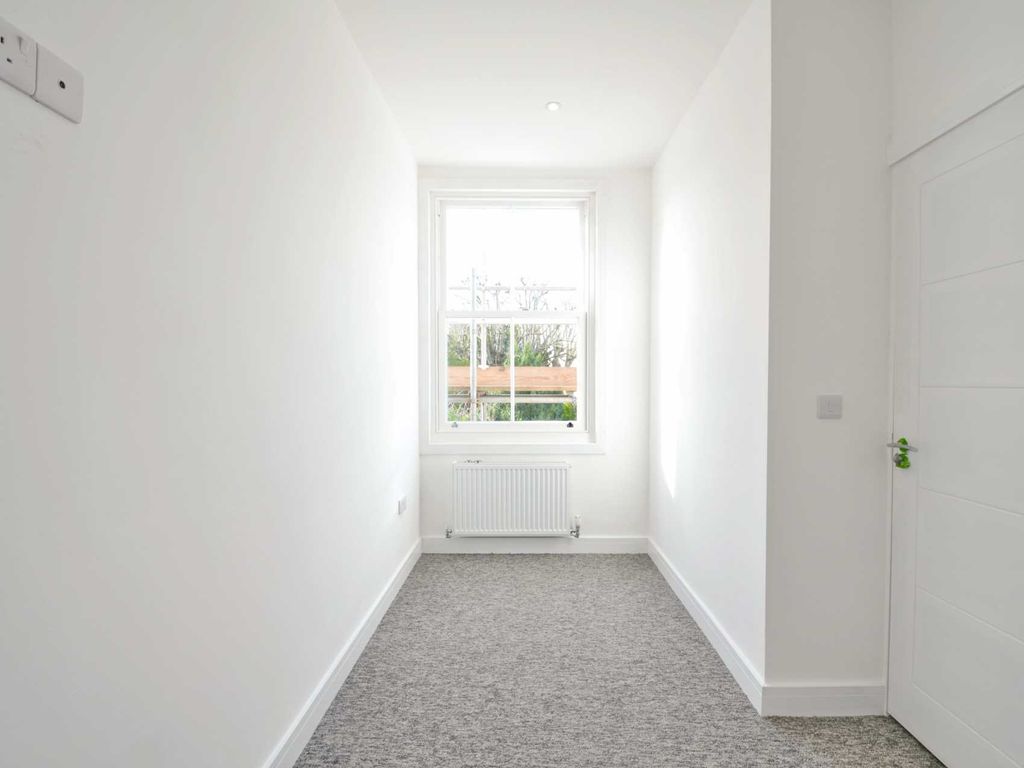 3 bed flat to rent in Henbury Road, Westbury On Trym BS9, £2,250 pcm