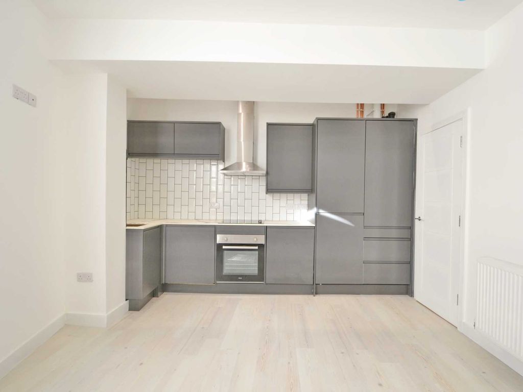 3 bed flat to rent in Henbury Road, Westbury On Trym BS9, £2,250 pcm