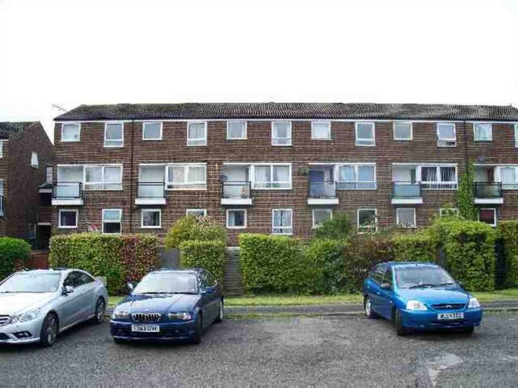 3 bed maisonette to rent in Stockbreach Close, Hatfield AL10, £1,320 pcm