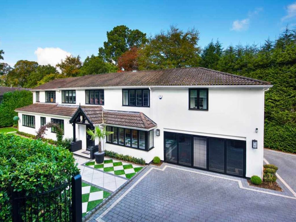 5 bed detached house to rent in Claverdon House, 24 Claverdon Drive, Sutton Coldfield B74, £8,600 pcm