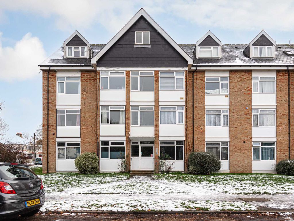 1 bed flat to rent in Packham Court, Worcester Park KT4, £1,200 pcm