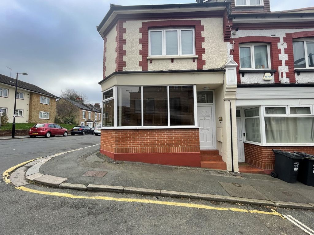 Office to let in Station Approach Road, Coulsdon CR5, £13,500 pa