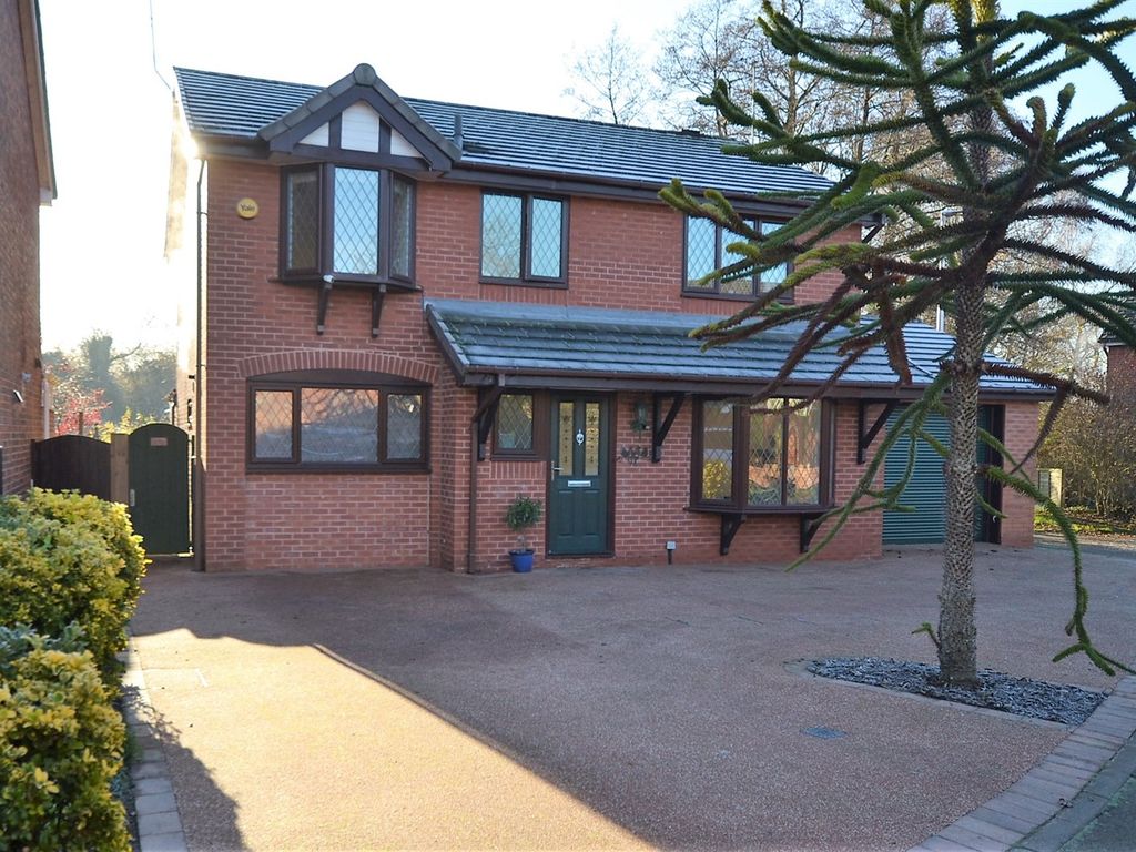 4 bed detached house for sale in Arran Close, Holmes Chapel, Crewe CW4, £520,000