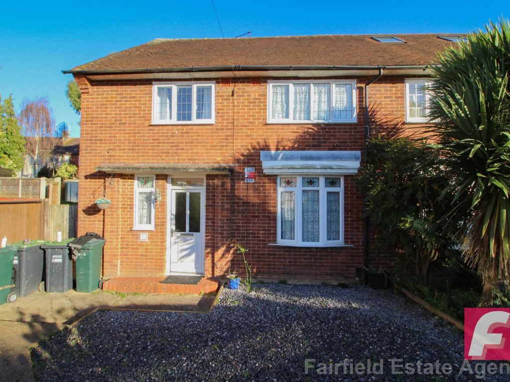 3 bed semi-detached house to rent in Gleneagles Close, South Oxhey WD19, £2,000 pcm