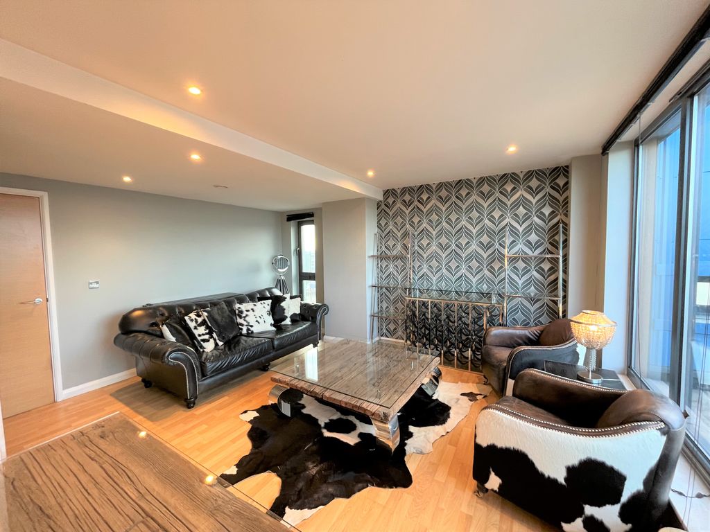 2 bed flat to rent in Waterloo Street, Leeds LS10, £1,650 pcm
