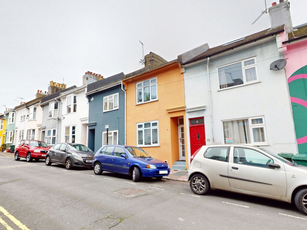 4 bed terraced house to rent in Lincoln Street, Brighton BN2, £2,400 pcm