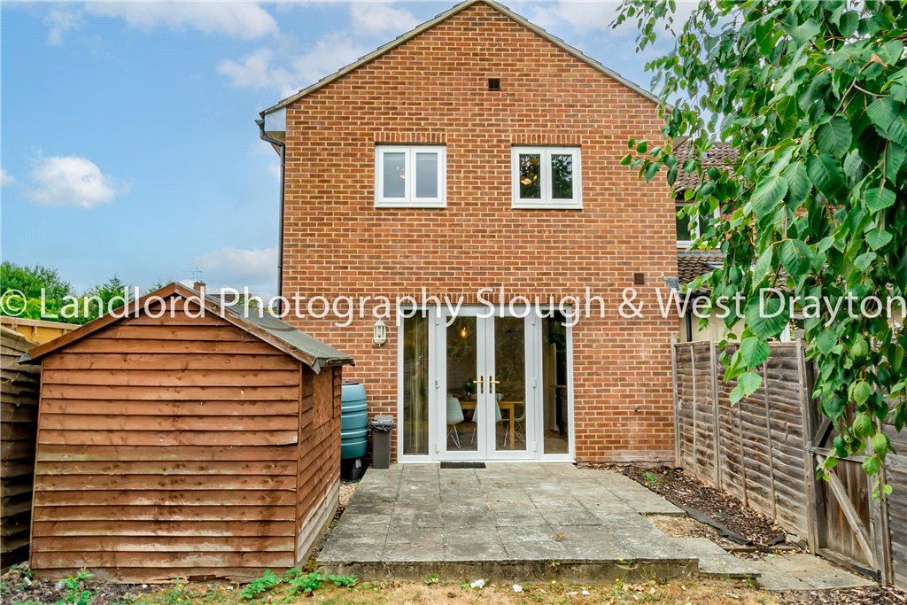 6 bed end terrace house to rent in Broomfield, Guildford, Surrey GU2, £4,800 pcm