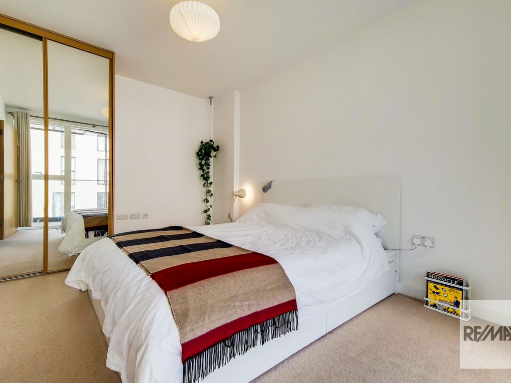 2 bed flat for sale in Dunston Road, London E8, £800,000