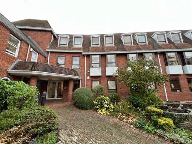 Office to let in St Johns Court, Suite 3, Easton Street, High Wycombe, Bucks HP11, £58,450 pa