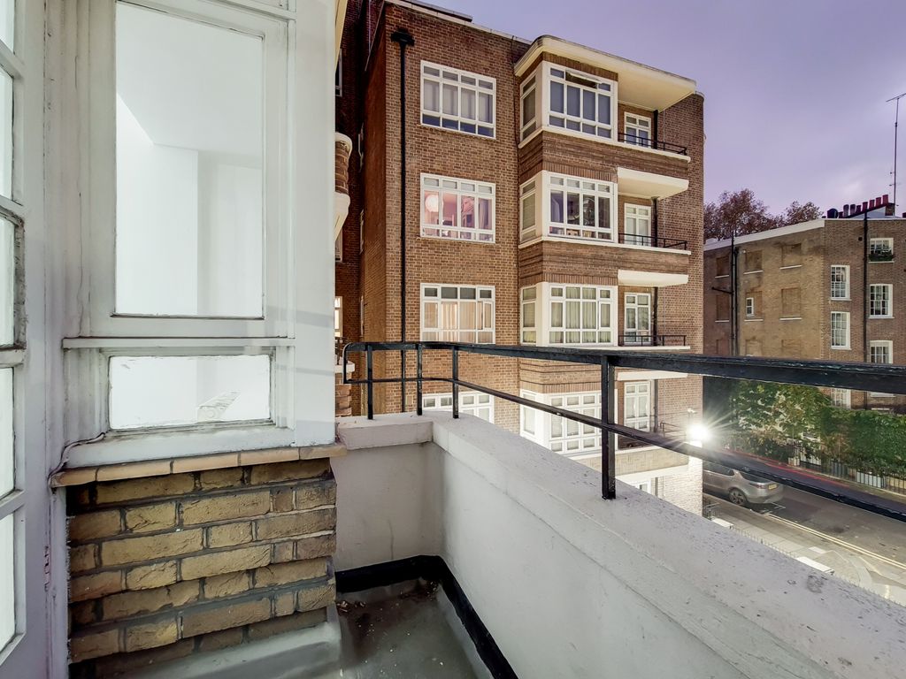 2 bed flat for sale in Portsea Place, London W2, £900,000