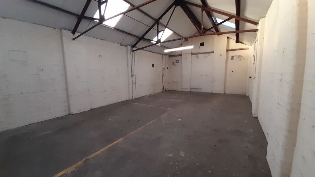 Industrial to let in Kingston Industrial Estate, English Street, Hull, East Yorkshire HU3, £5,500 pa
