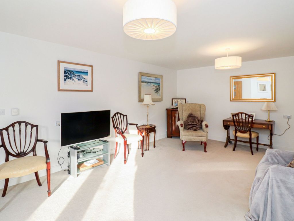 1 bed flat for sale in Marple Lane, Chalfont St. Peter, Gerrards Cross SL9, £425,000