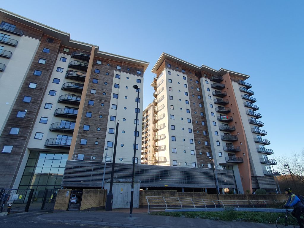 2 bed flat to rent in Roma House, Cardiff Bay CF11, £1,300 pcm