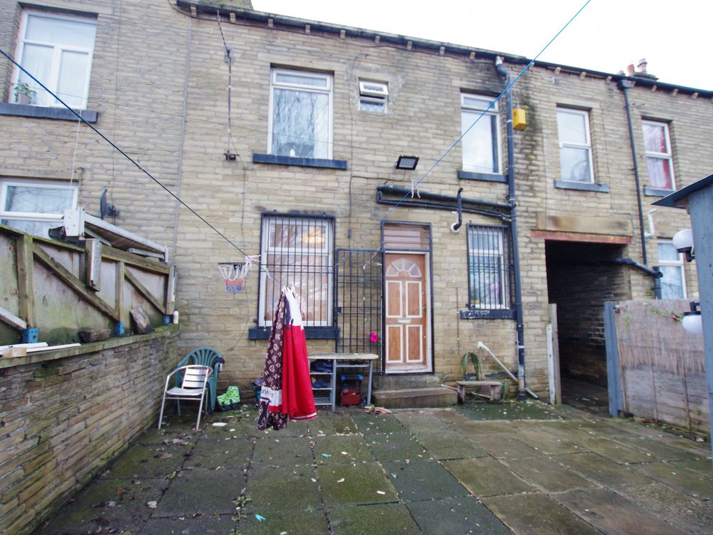 2 bed terraced house for sale in Pembroke Street, Bradford BD5, £77,000