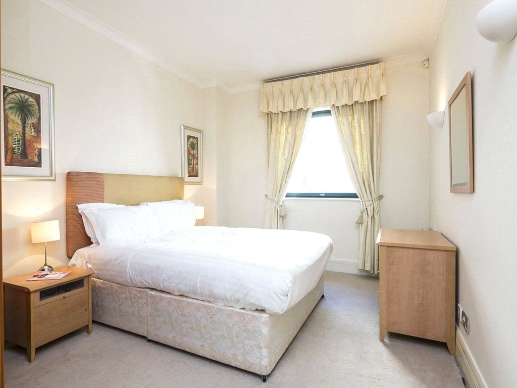 1 bed flat for sale in West Block, County Hall Apartments, London SE1, £499,995
