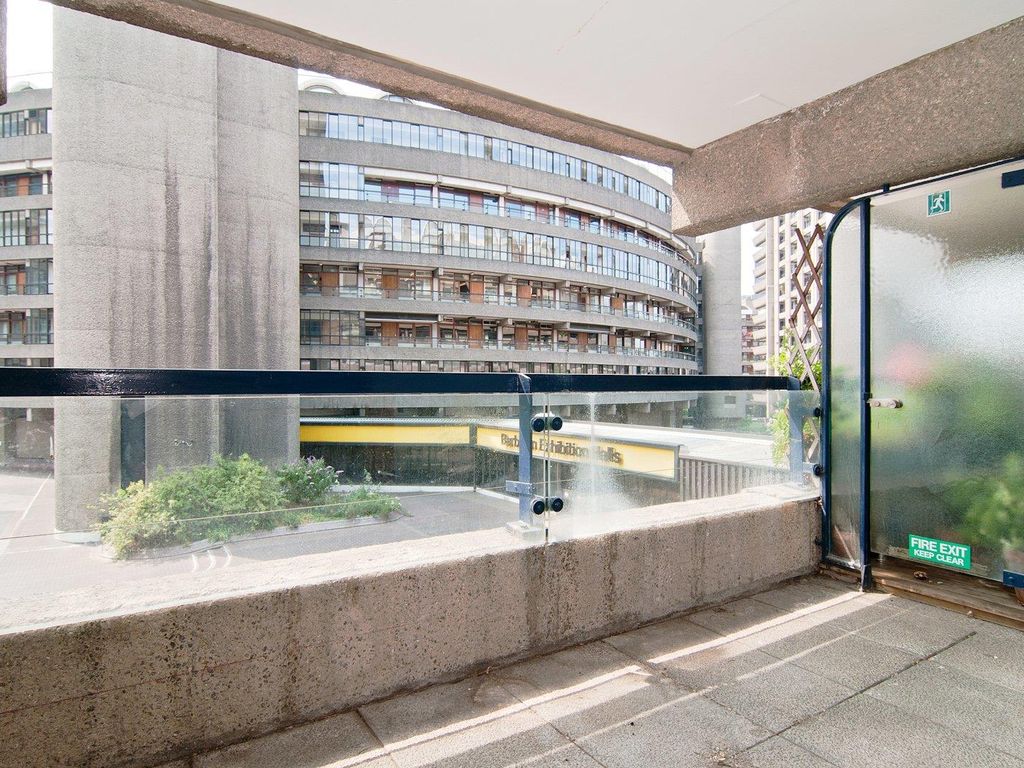 1 bed flat for sale in Barbican, London EC2Y, £725,000