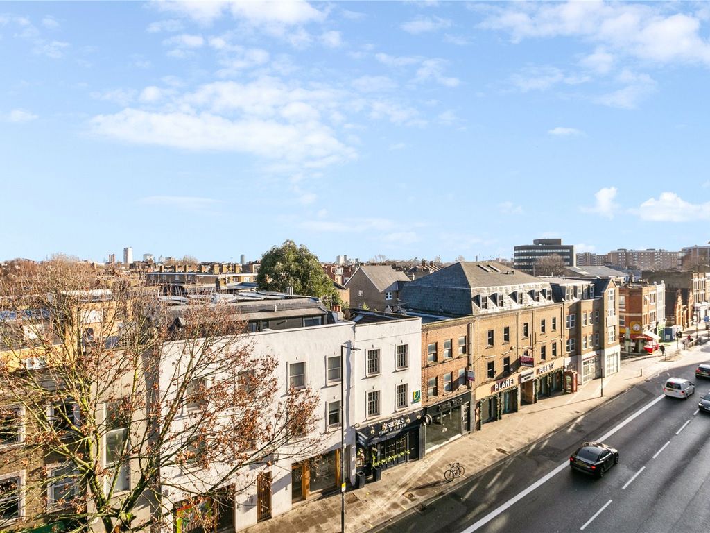 1 bed flat for sale in Parkview Court, 38 Fulham High Street, Fulham, London SW6, £535,000