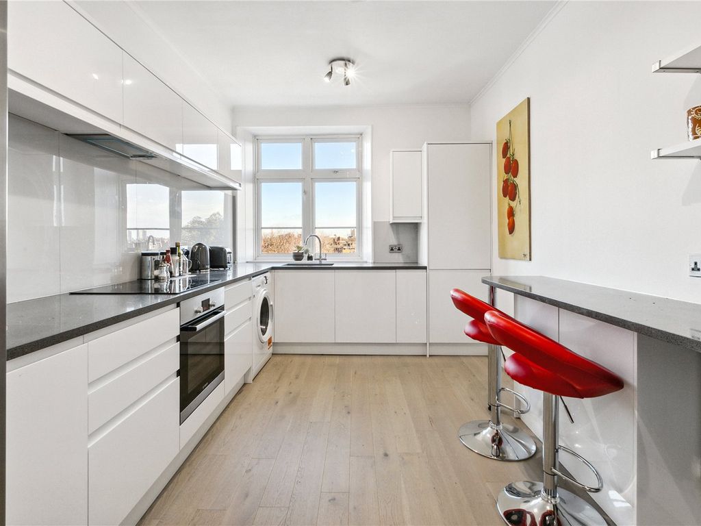 1 bed flat for sale in Parkview Court, 38 Fulham High Street, Fulham, London SW6, £535,000