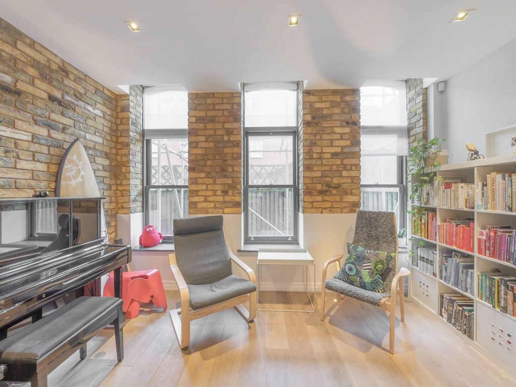 2 bed flat for sale in Lawn Lane, Vauxhall, London SW8, £650,000