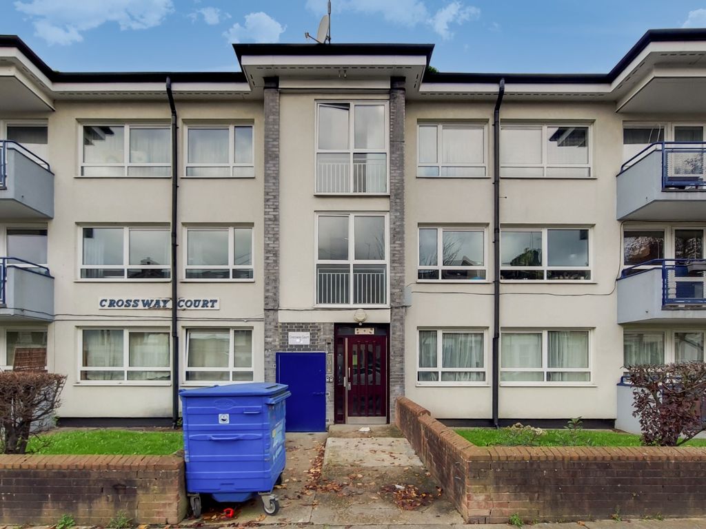 3 bed flat to rent in Crossway Court, 40-44 Endwell Road, London, Greater London SE4, £2,500 pcm