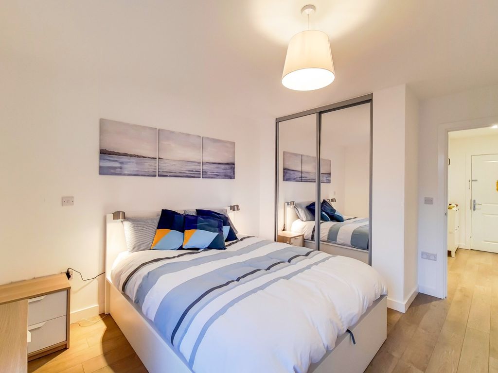 1 bed flat for sale in Deckhouse Court, Cofferdam Way, London SE8, £445,000