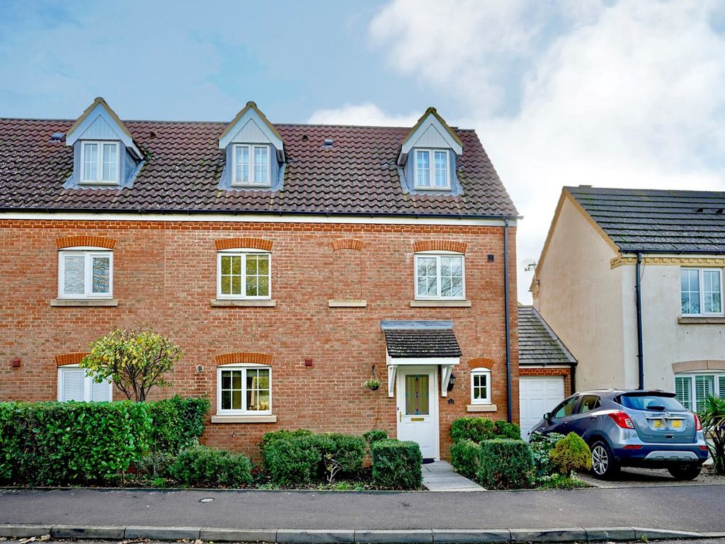 4 bed town house for sale in Beaufort Drive, Buckden, Huntingdon PE19, £350,000