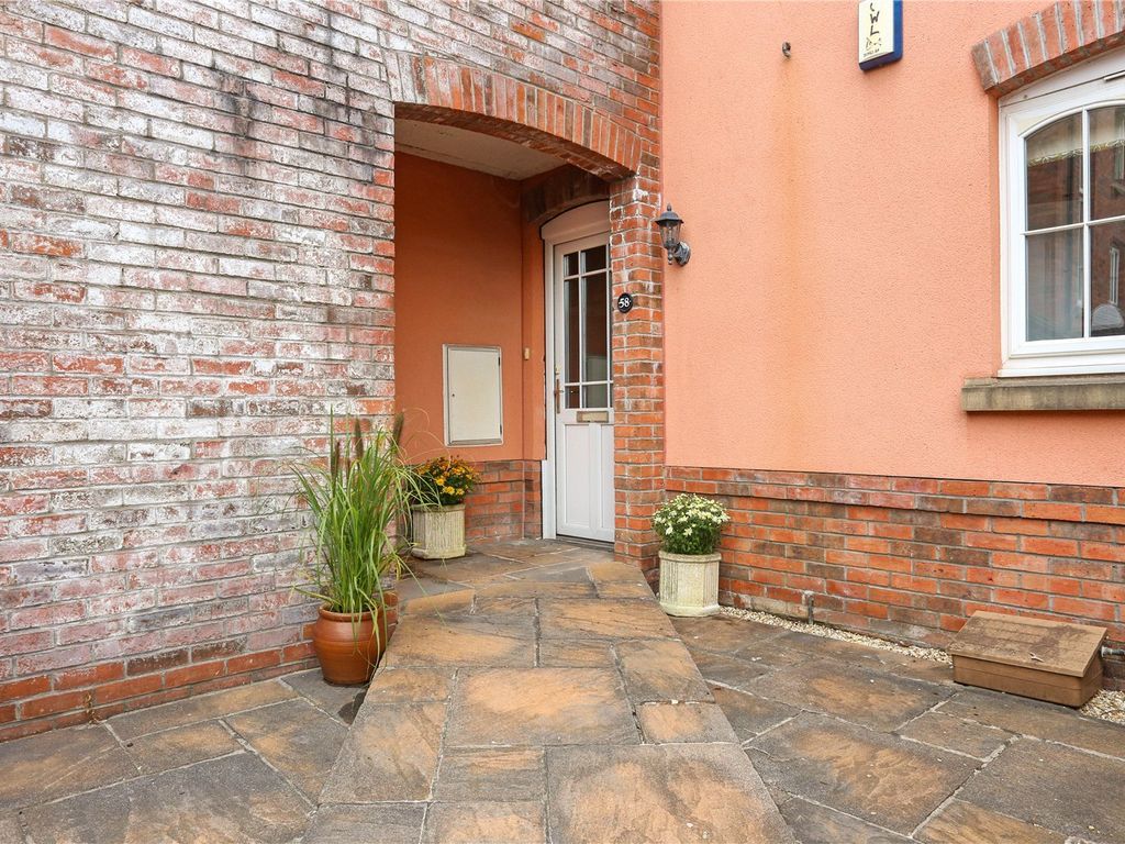 2 bed flat to rent in The Shambles, Knutsford, Cheshire WA16, £1,250 pcm
