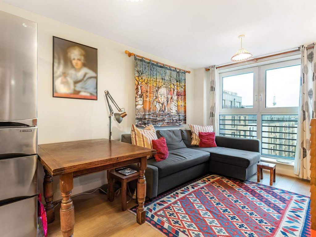 2 bed flat for sale in Townmead Road, London SW6, £344,500