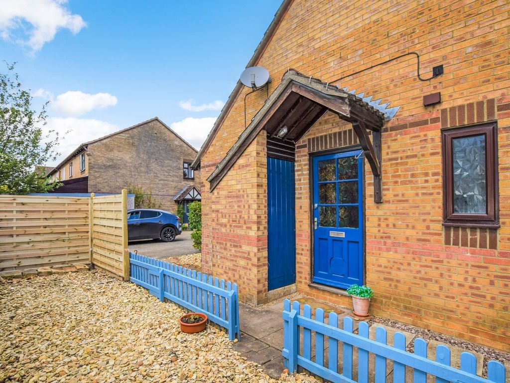 1 bed terraced house for sale in Sycamore Gardens, Bicester, Oxfordshire OX26, £215,000