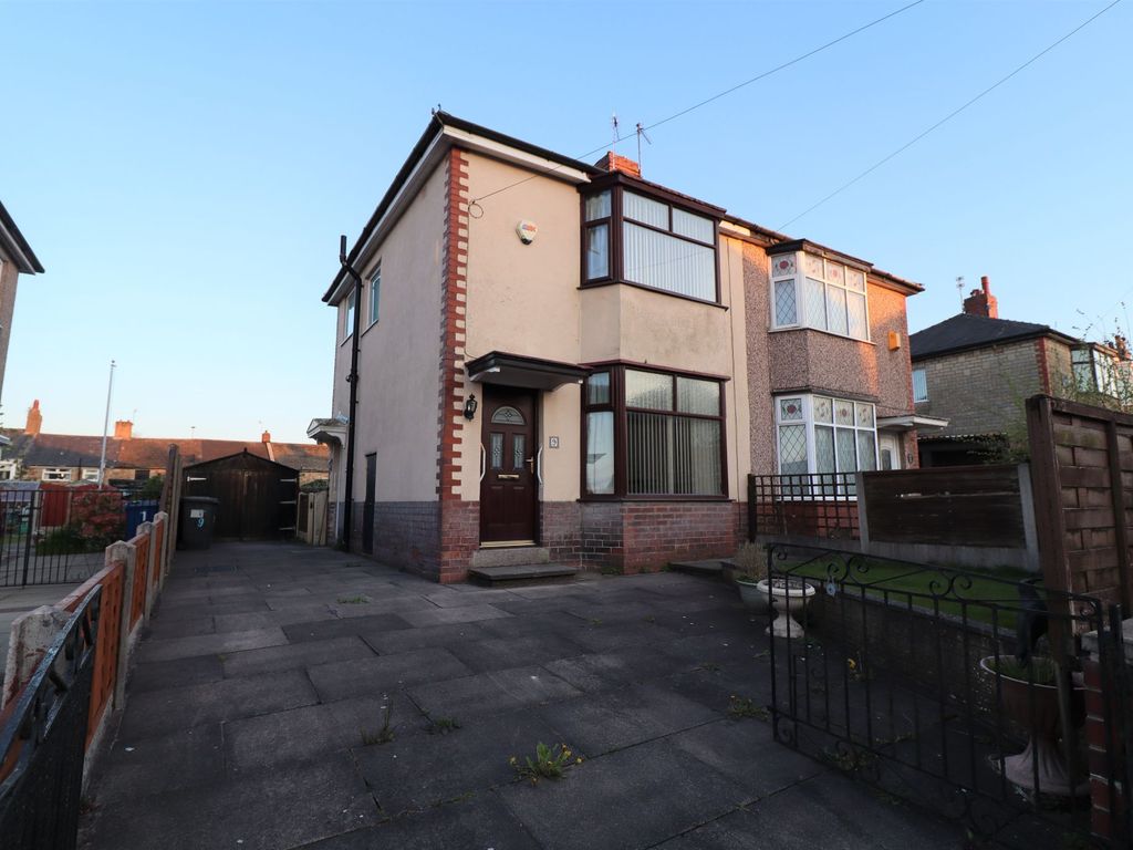 2 bed semi-detached house to rent in Moorside Avenue, Blackburn BB1, £750 pcm