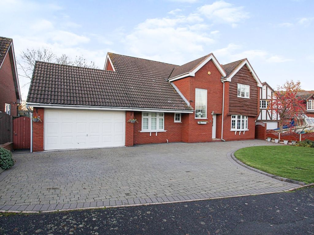 4 bed detached house for sale in Cherryfield Close, Hartshill, Nuneaton CV10, £600,000