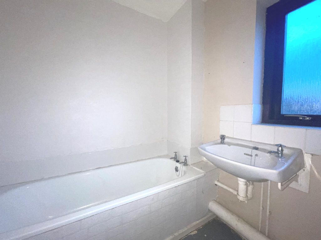 2 bed flat for sale in Mount Street, Pontlottyn, Bargoed CF81, £45,000