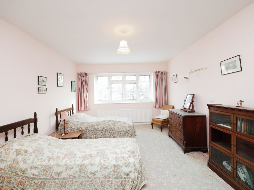 4 bed detached house for sale in Ballinger, Great Missenden HP16, £950,000