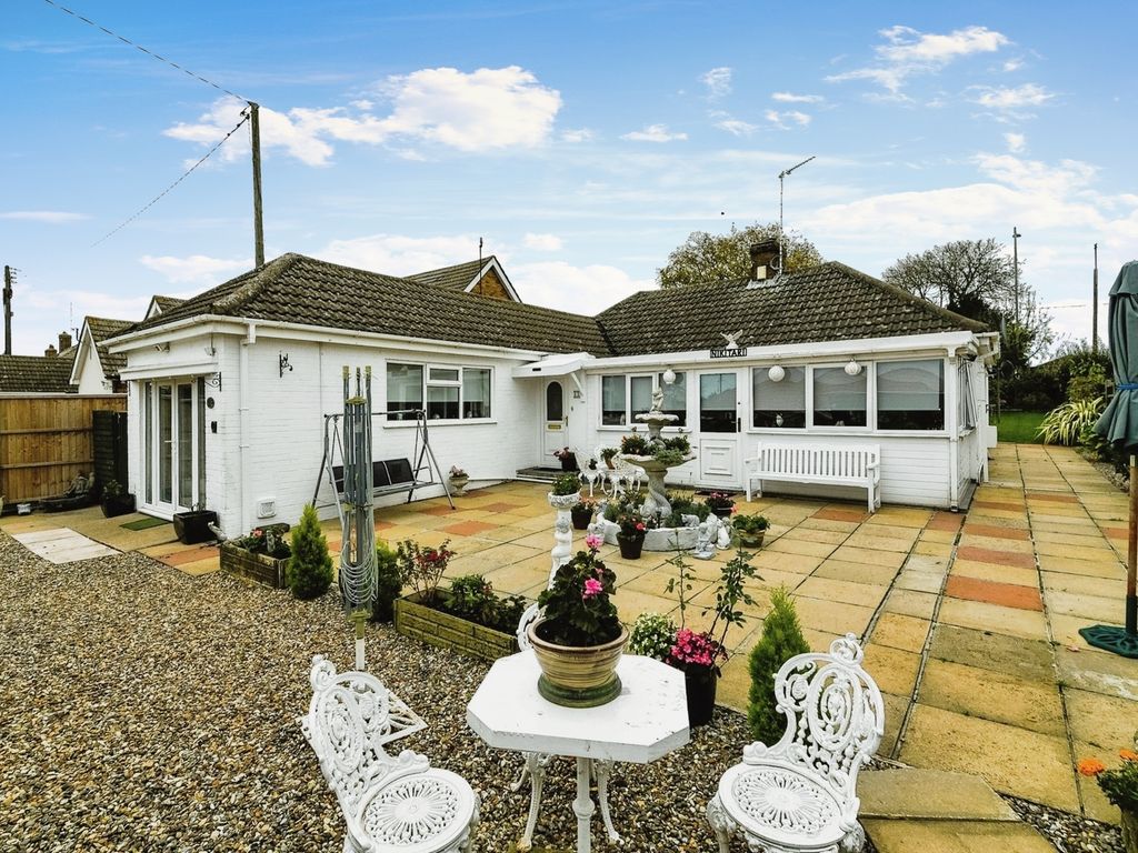 3 bed detached bungalow for sale in Archdale Close, West Winch, King