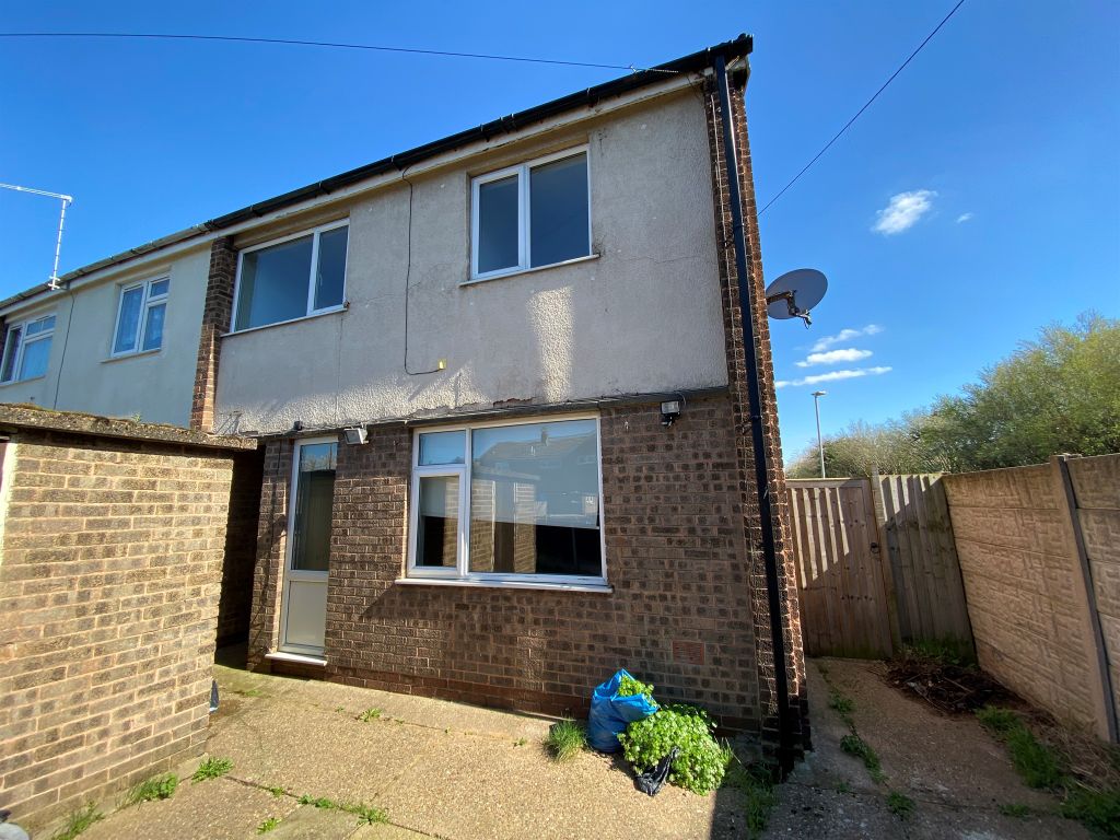 3 bed end terrace house for sale in Maid Marian Way, New Ollerton, Newark NG22, £85,000