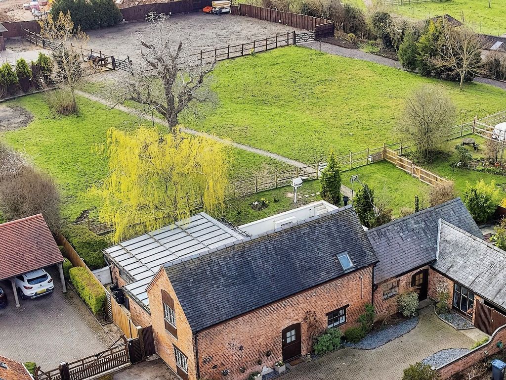 4 bed barn conversion for sale in Main Street, Frankton, Rugby CV23, £950,000