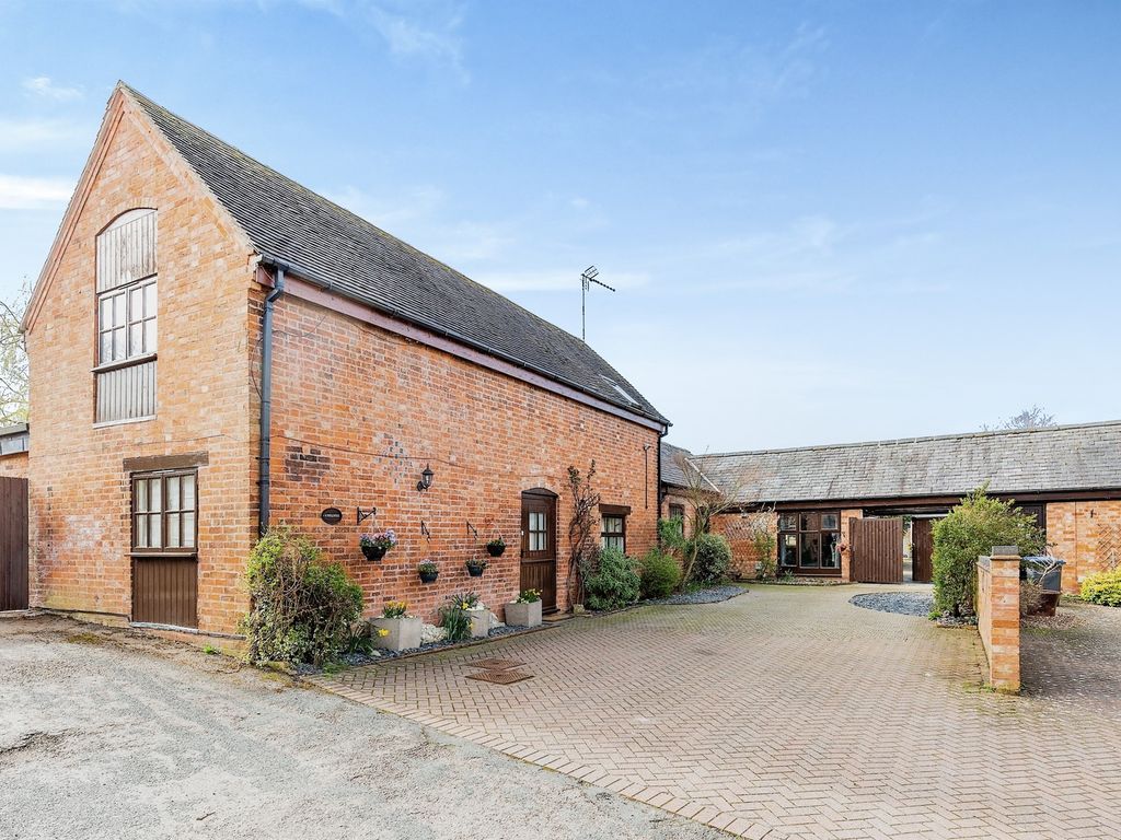 4 bed barn conversion for sale in Main Street, Frankton, Rugby CV23, £950,000