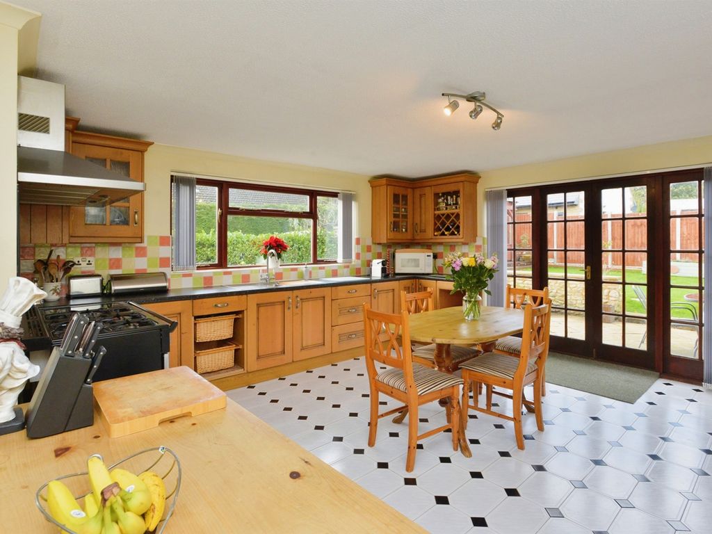 5 bed property for sale in Main Street, Cosgrove, Milton Keynes MK19, £800,000