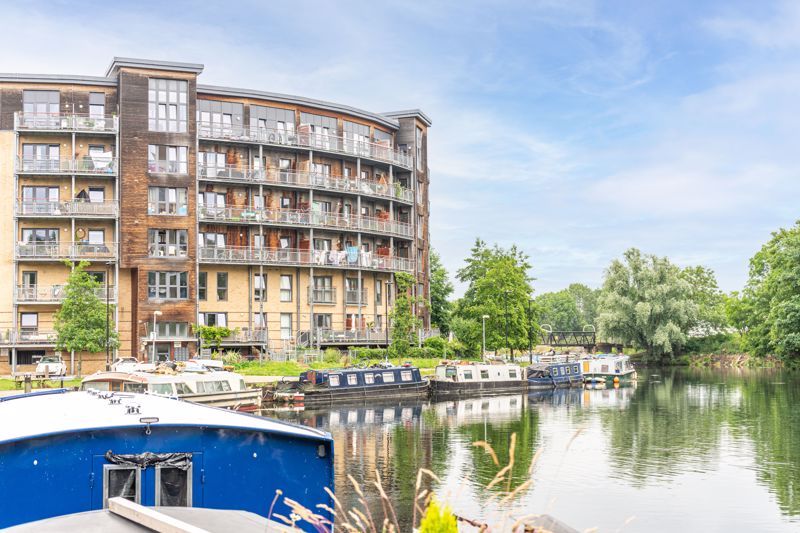 3 bed flat for sale in Waterfront House, Harry Zeital Way, London E5, £500,000