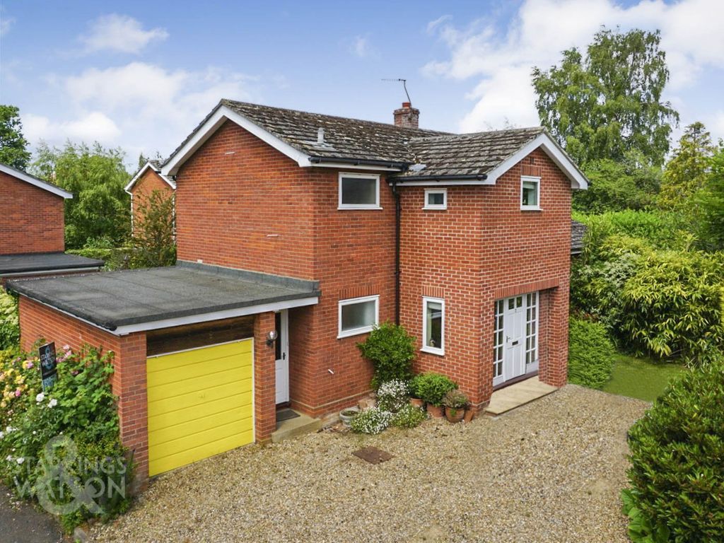 3 bed detached house for sale in Dovecote Close, Brooke, Norwich NR15, £450,000