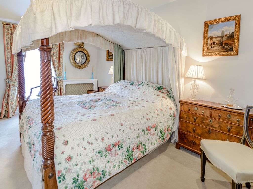 5 bed detached house for sale in Aylesbury Road, Wendover, Aylesbury HP22, £2,995,000