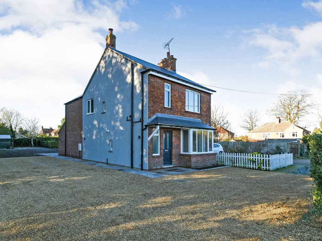 4 bed detached house for sale in Ryston End, Downham Market PE38, £460,000