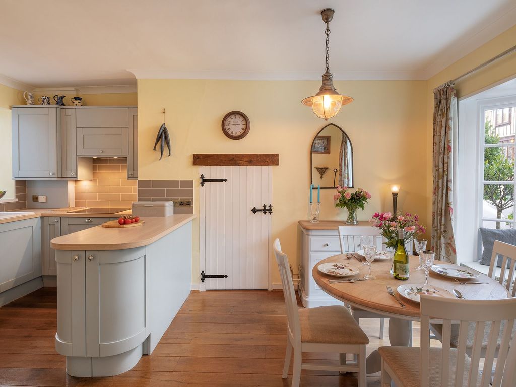 3 bed town house for sale in Cherub Cottage, Higher Street, Dartmouth TQ6, £650,000